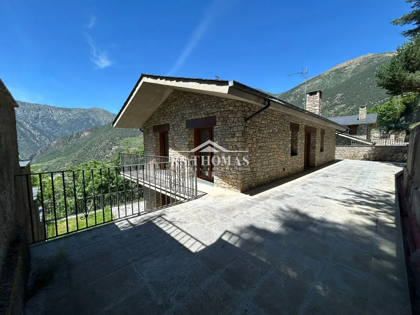 New chalet in Aixirivall, 4 bedrooms