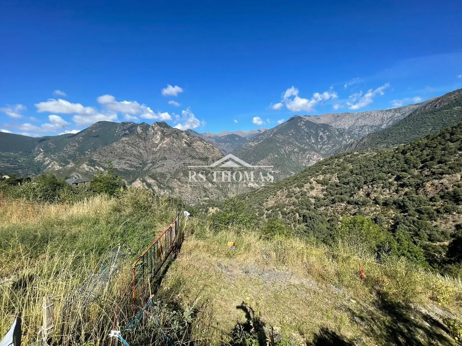 Large buildable plot in Aixirivall