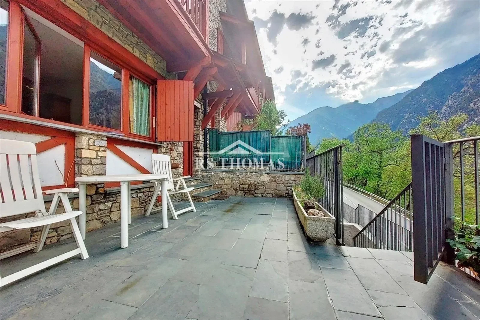 Four-bedroom townhouse with mountain views