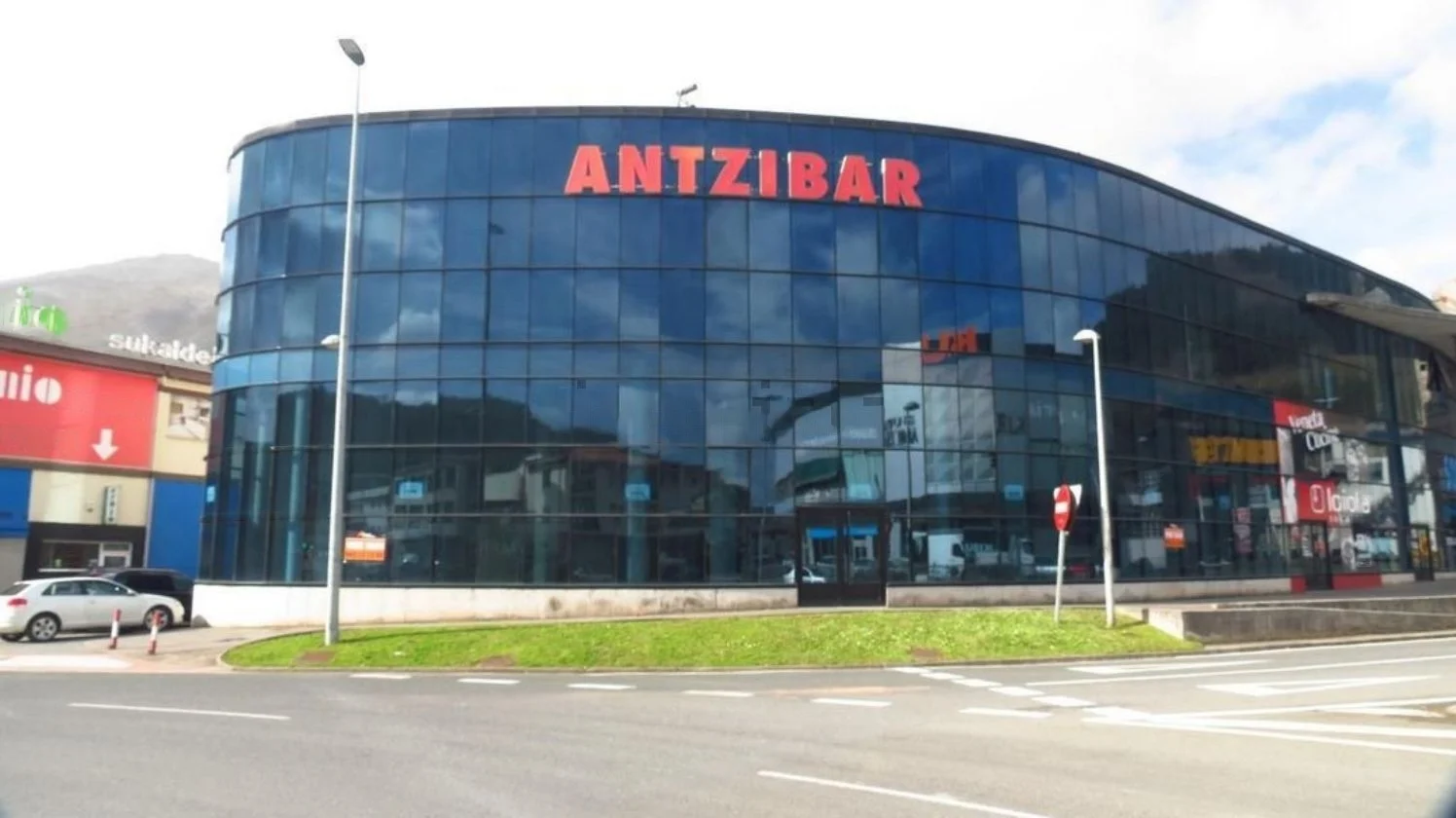 Local comercial nuevo de 1.026 m²