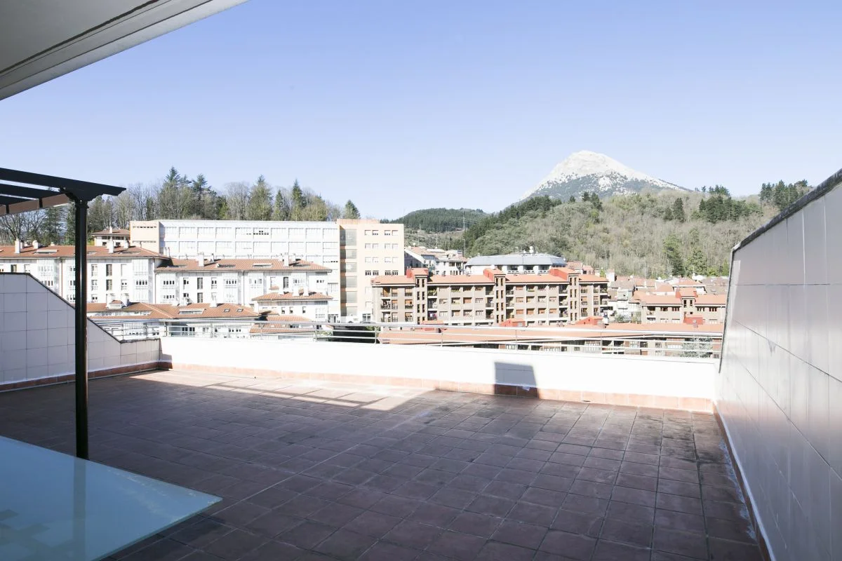 Ático dúplex en Zerrajera, cuatro dormitorios