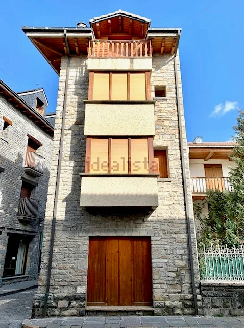 Casa reformada en Biescas, tres dormitorios