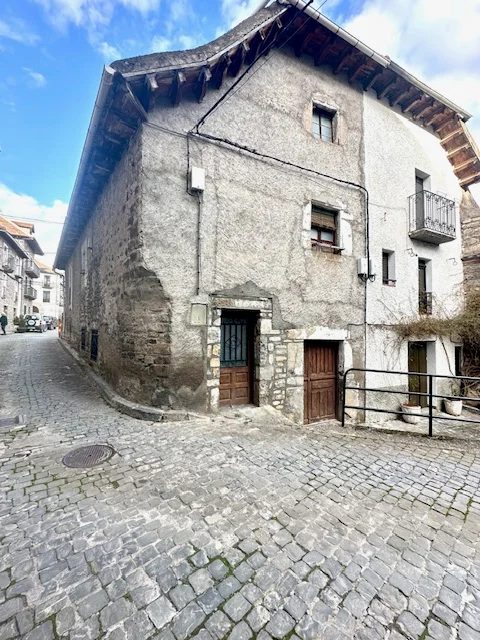 Casa de piedra en Hecho, 190 m²