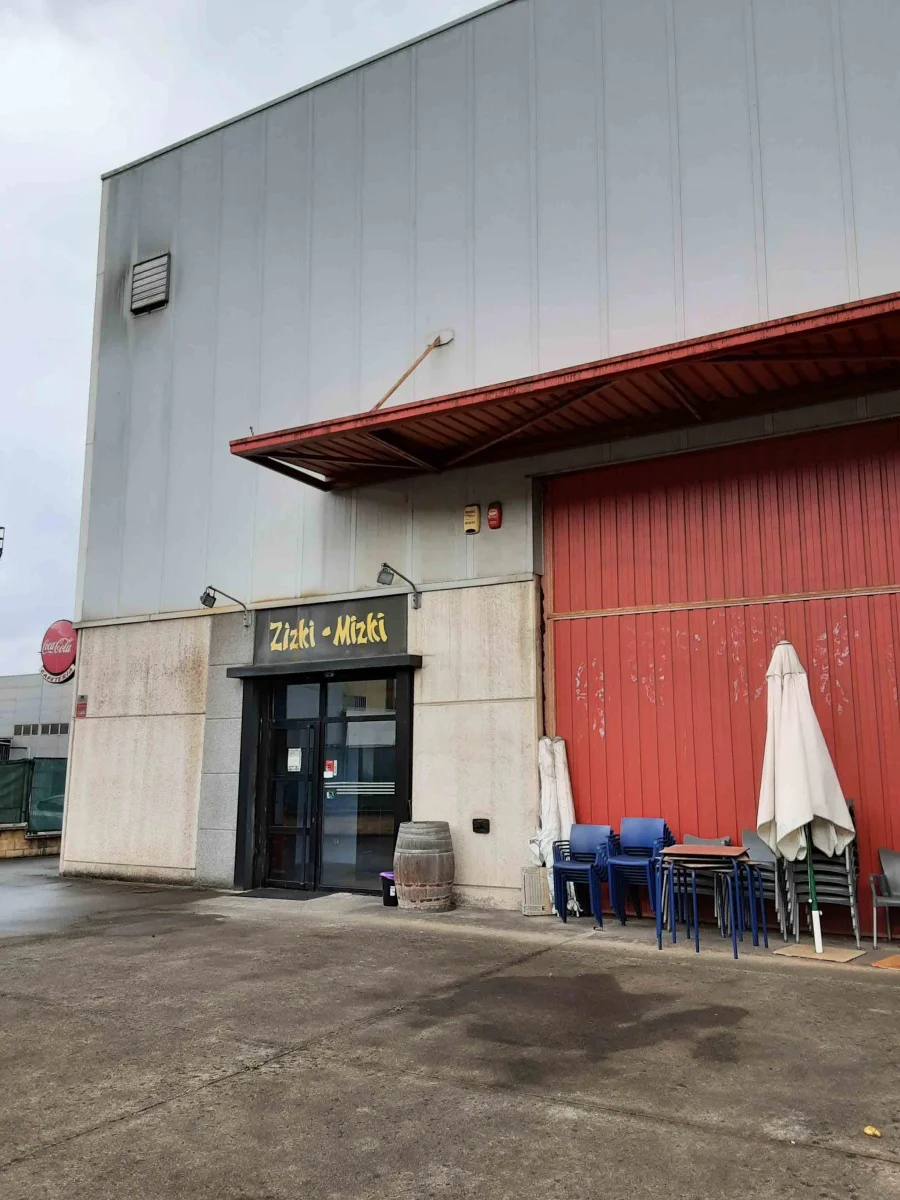 Industrial pavilion with hospitality use