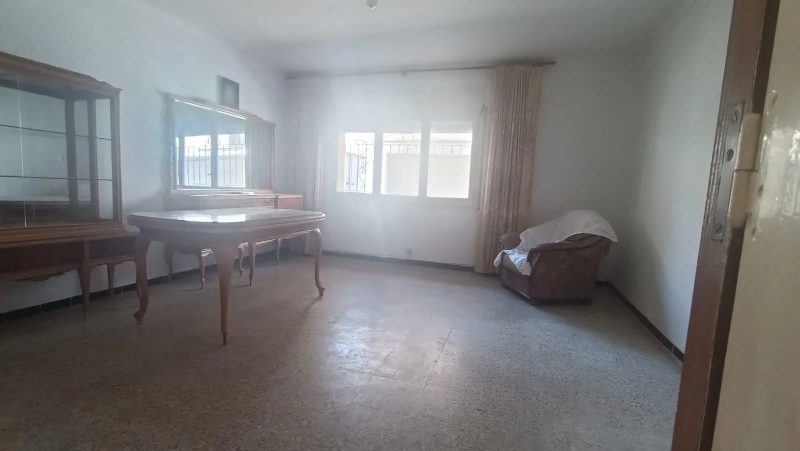 Central ground-floor apartment, three bedrooms