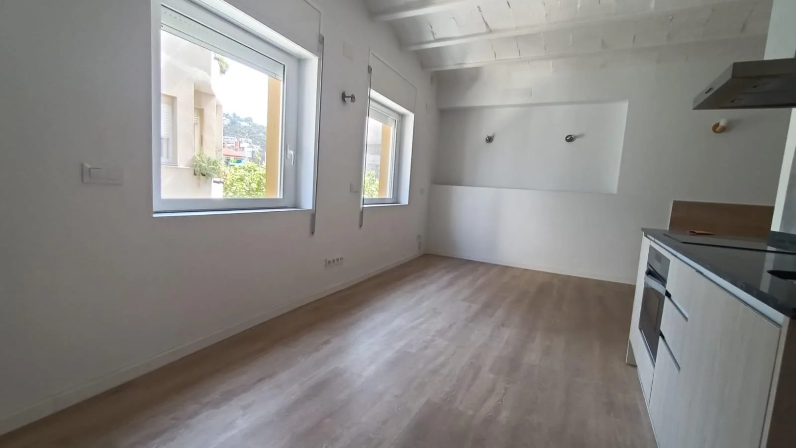 Reformed Roses studio near the beach