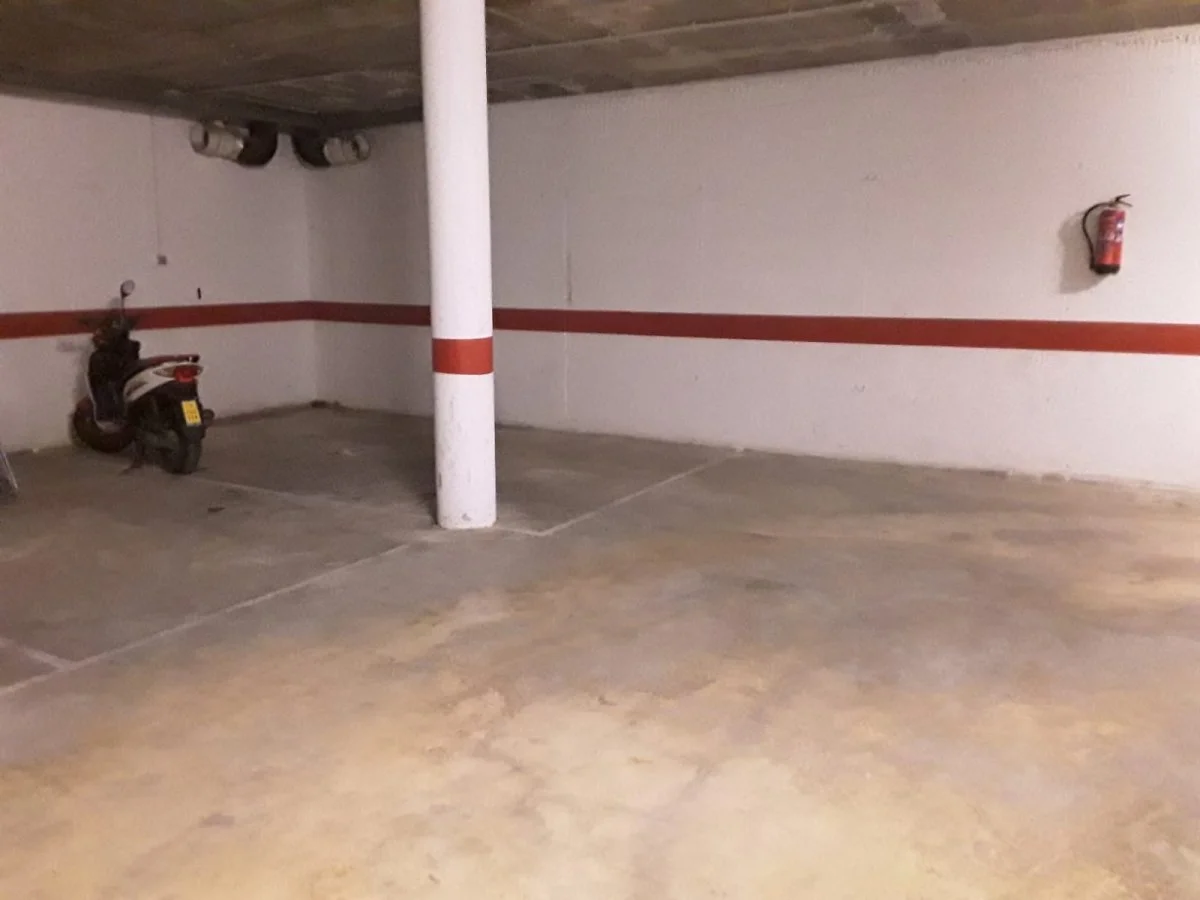 Plaza de parking subterráneo en Roses, 11 m²