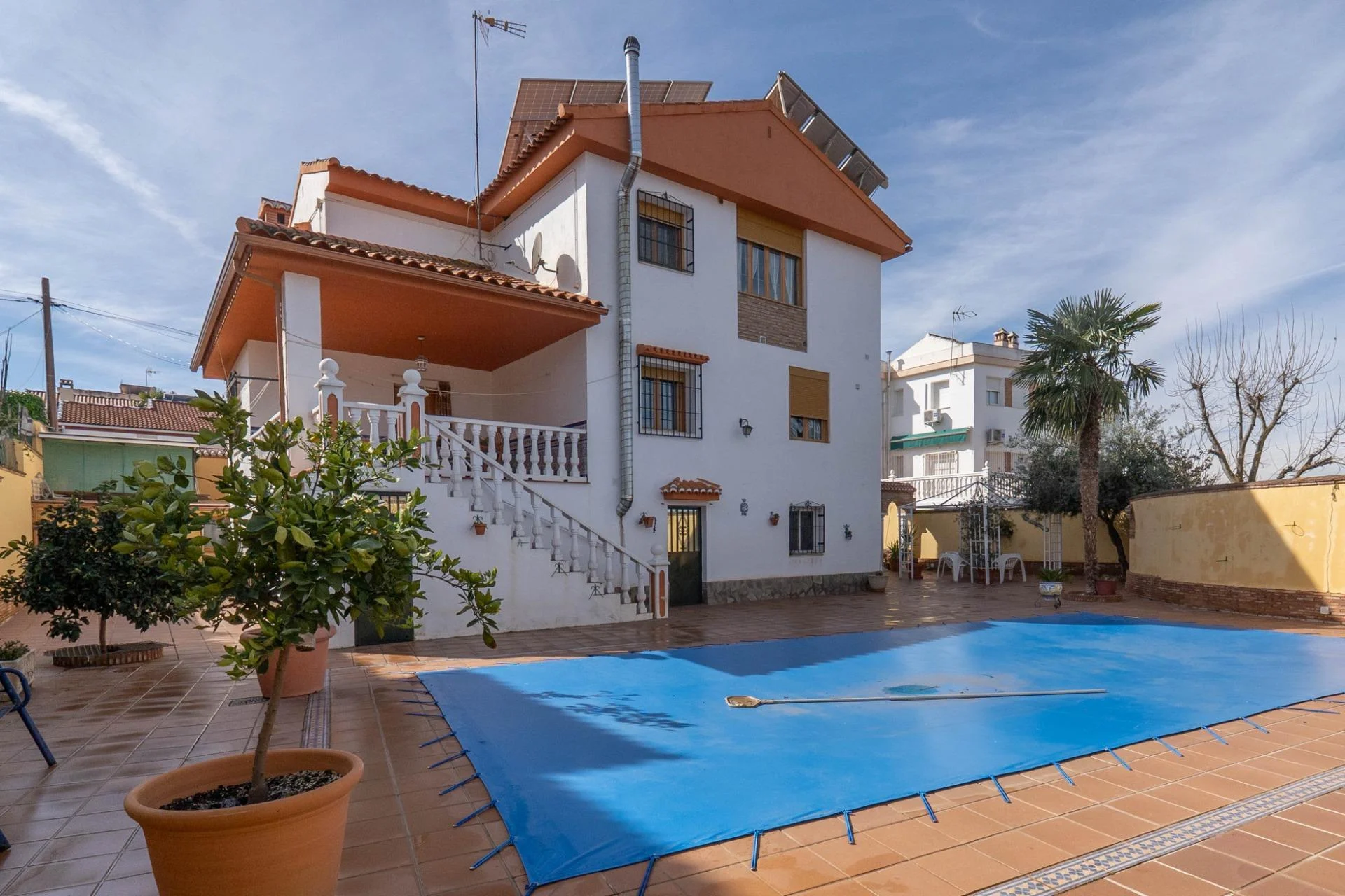 Amplio chalet en Otura con piscina privada