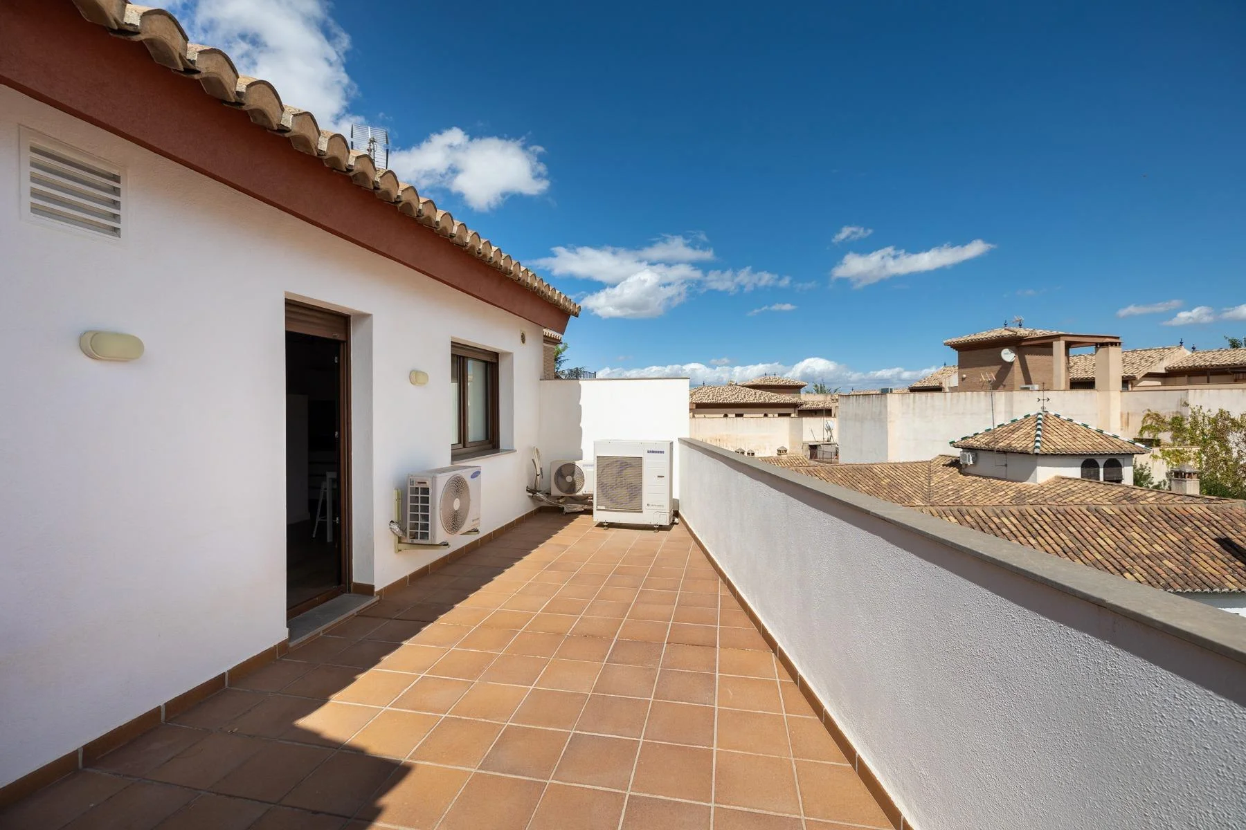 Edificio alquilado de 295 m² en La Zubia