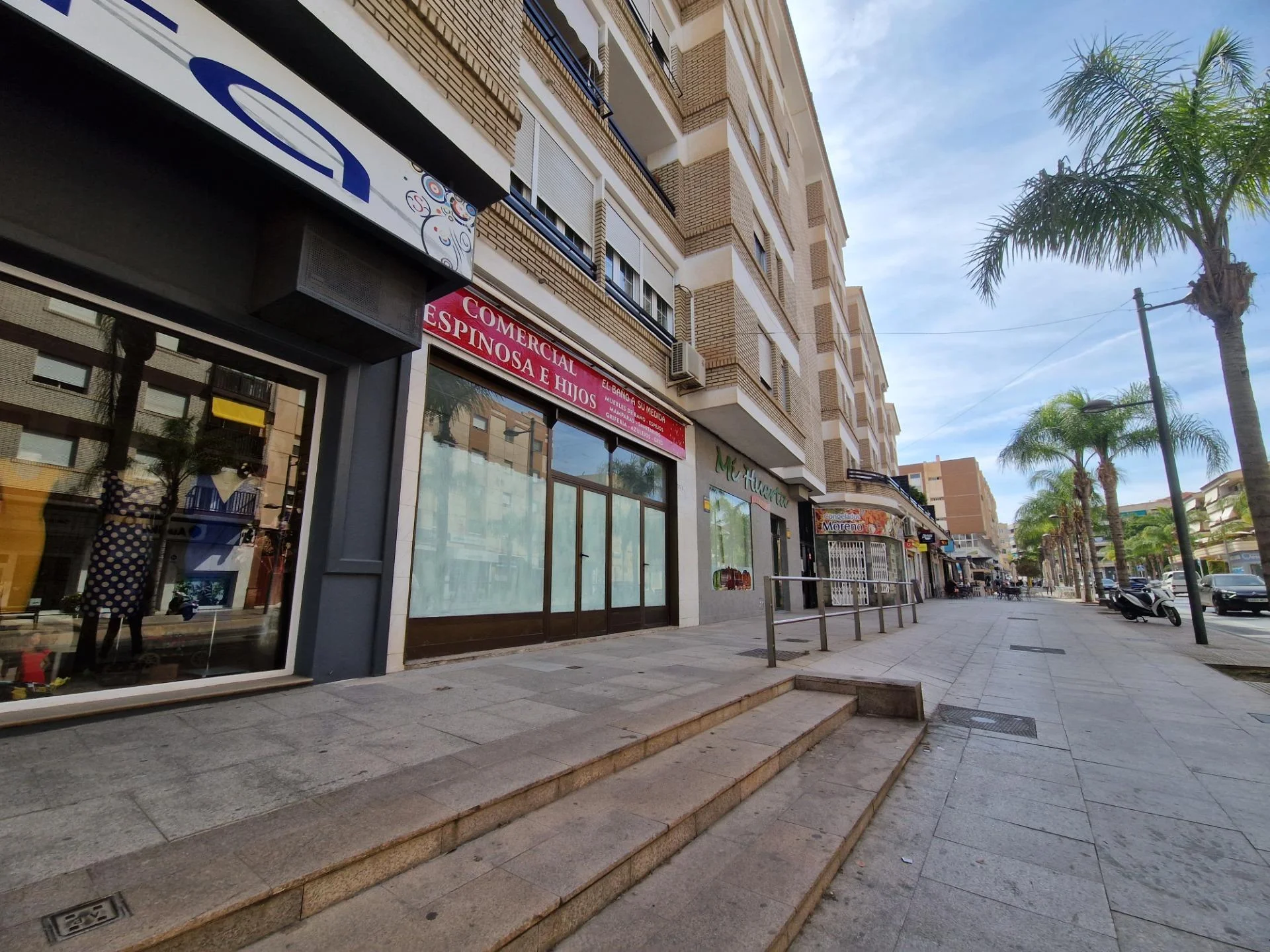 Local comercial en avenida principal de Motril