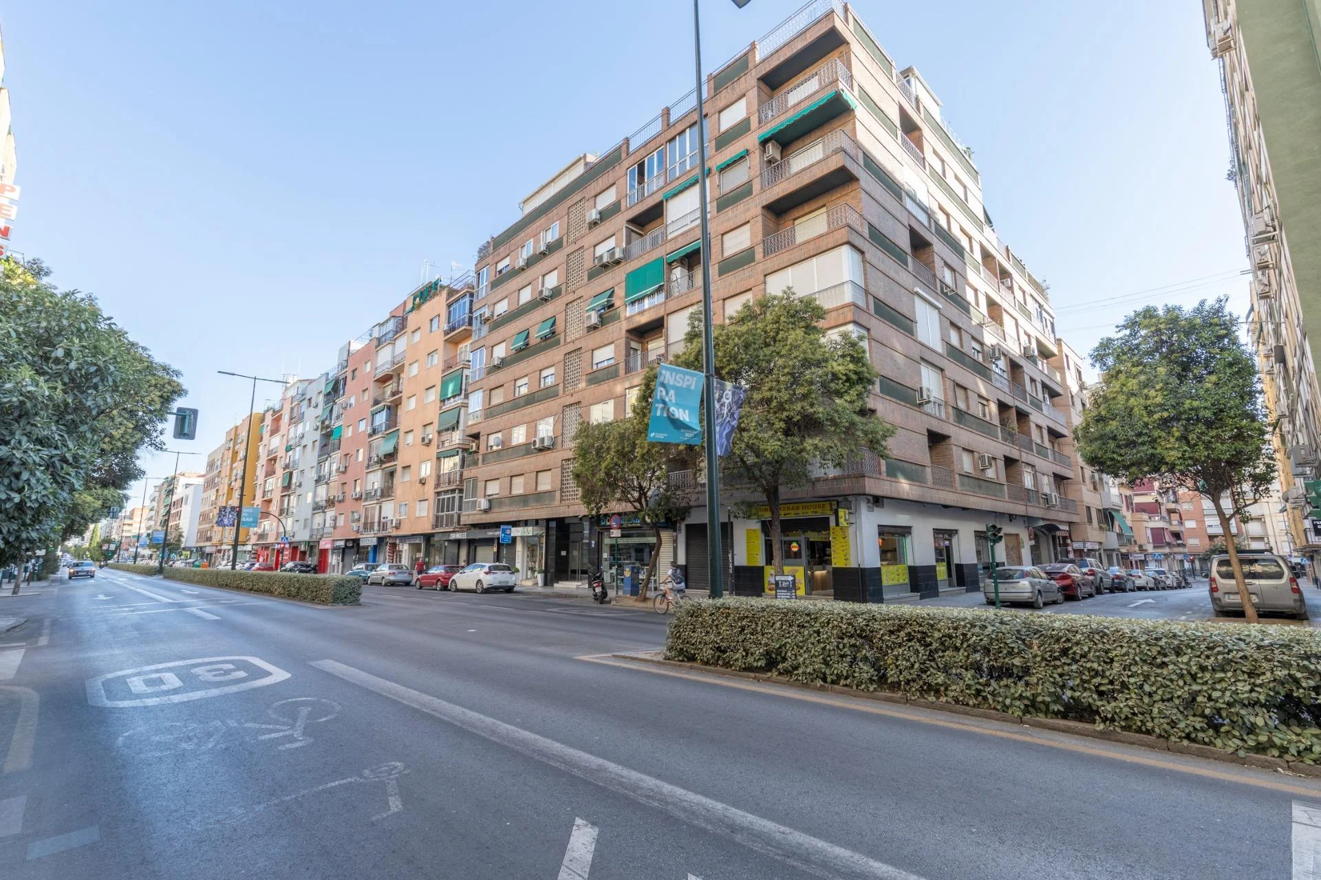 Amplio piso en Arabial, cuatro dormitorios