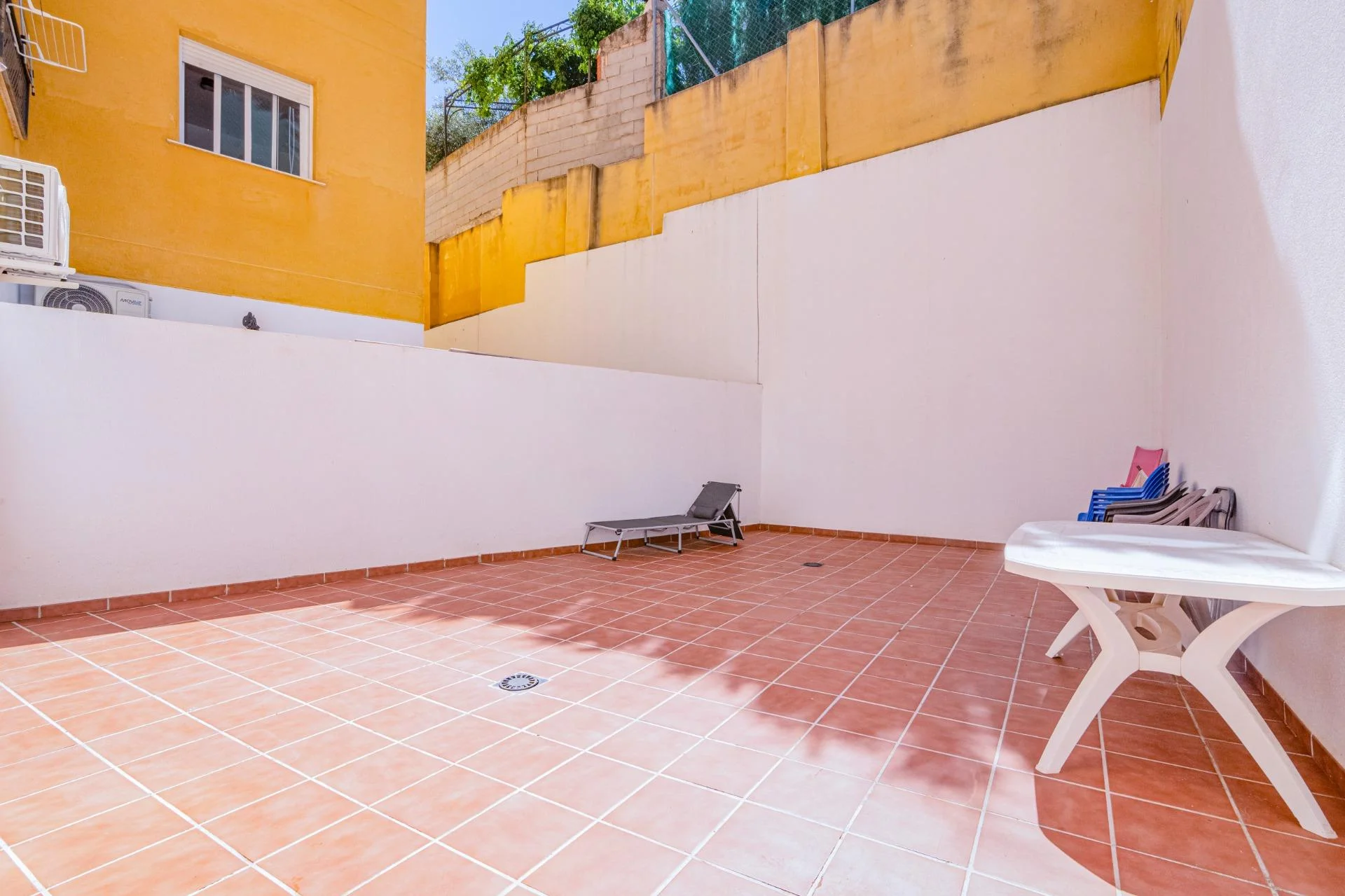 Piso bajo con patio de 70 m²
