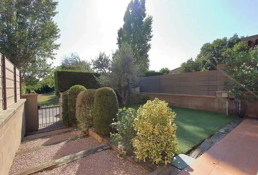 Well-kept house, four bedrooms, garden