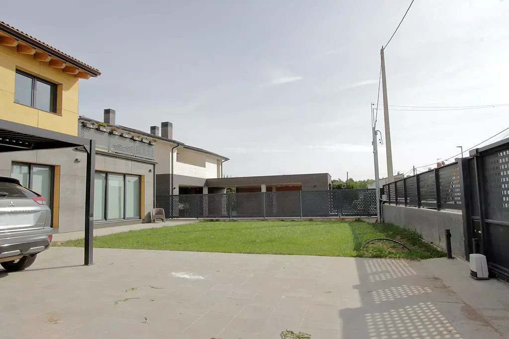 Efficient Melianta house with annex