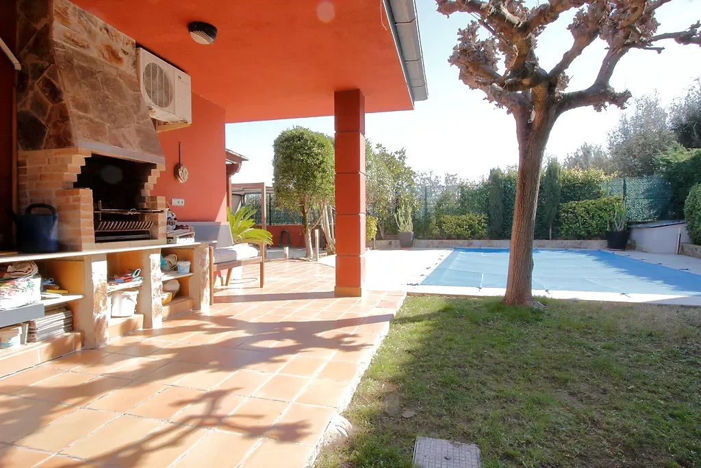 Luxury house with pool, 5 bedrooms