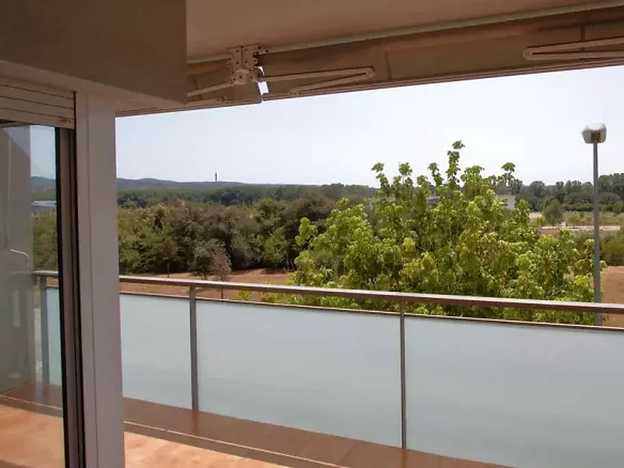 Piso soleado en Girona, 3 dormitorios y parking