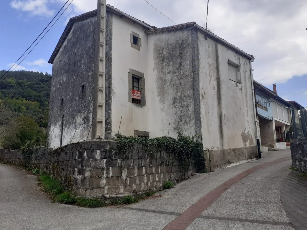 Casa de piedra para reformar con parcela de 600 m²