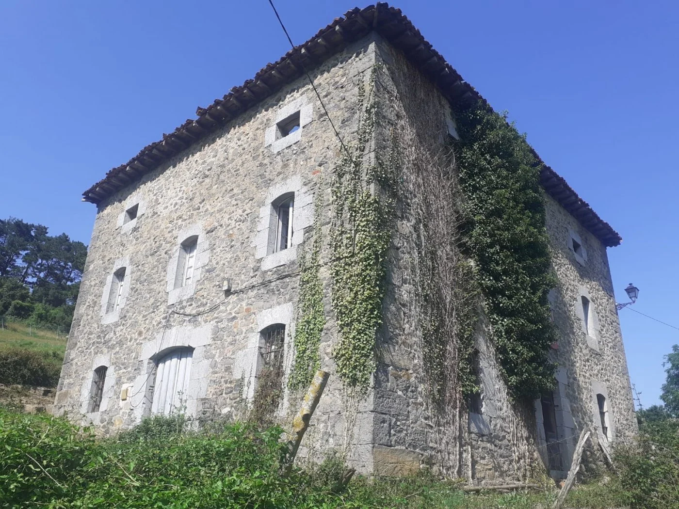 Casa rural con 7.000 m² de terreno