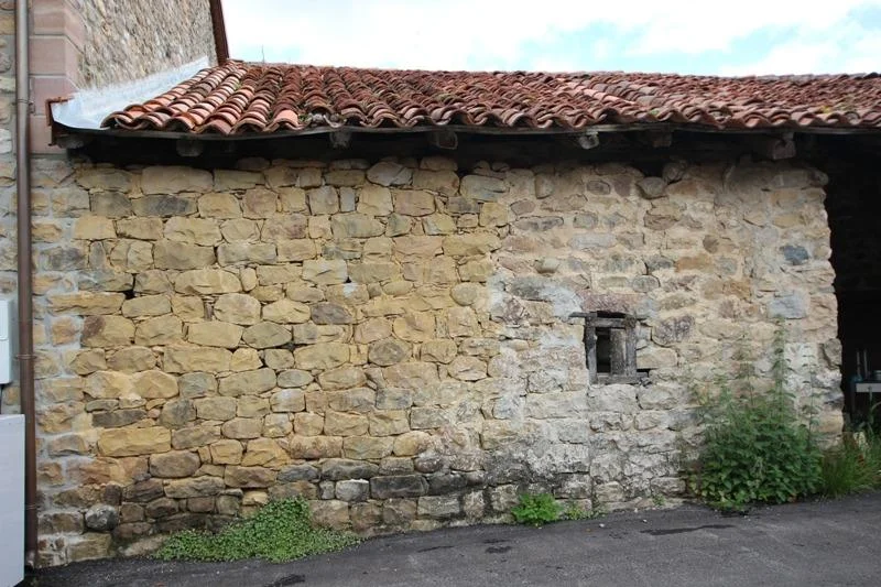 Stone property in Terán, 184 m²