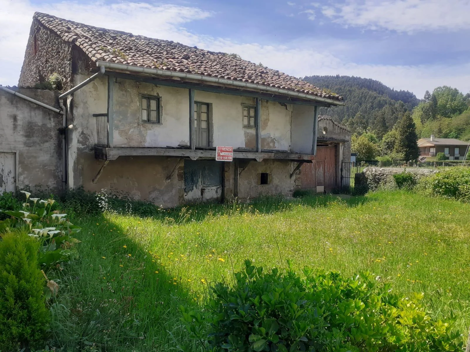Casa de tres plantas en Gibaja para reformar