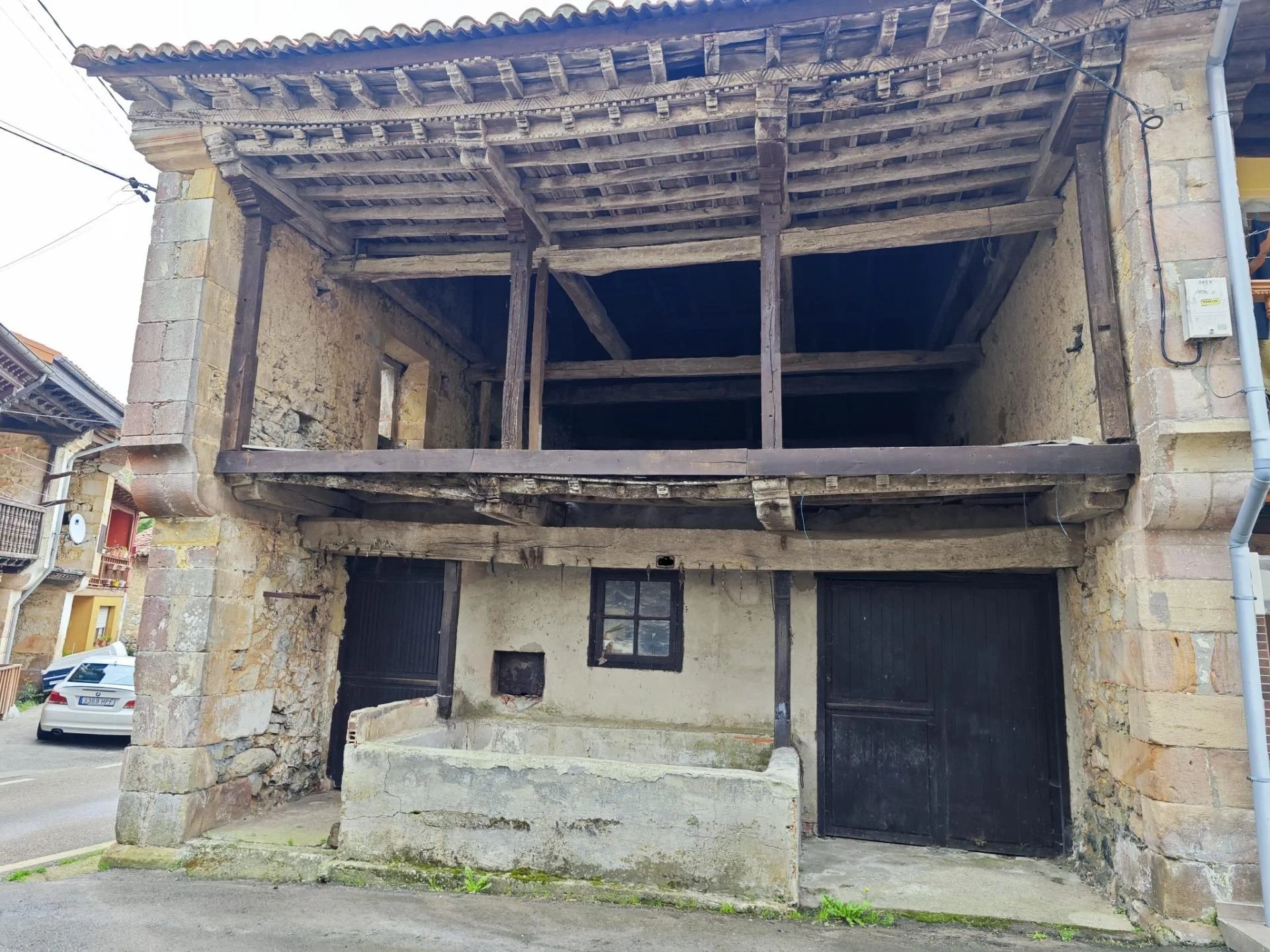 Stone rural house with conversion potential