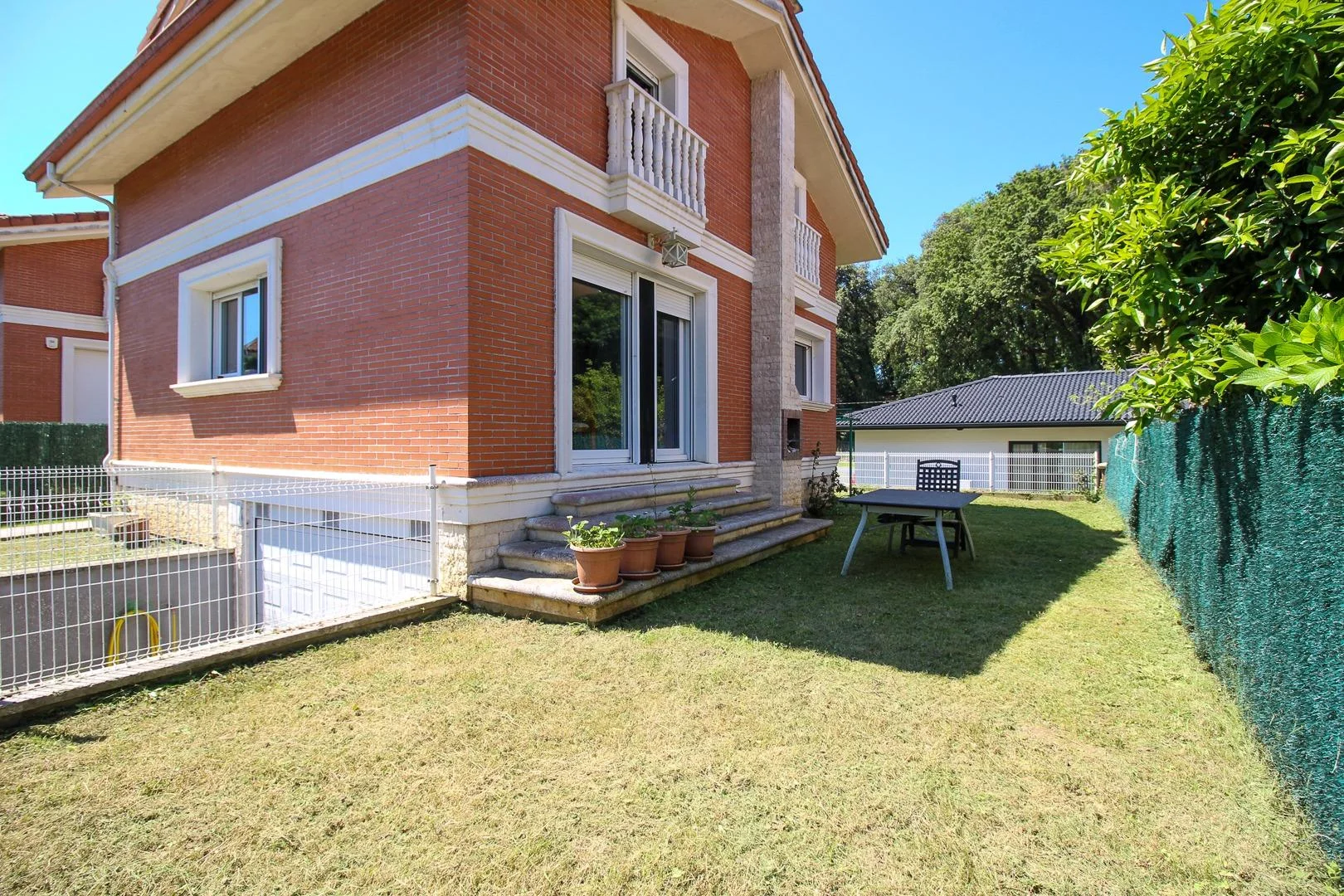Chalet independiente con piscina comunitaria