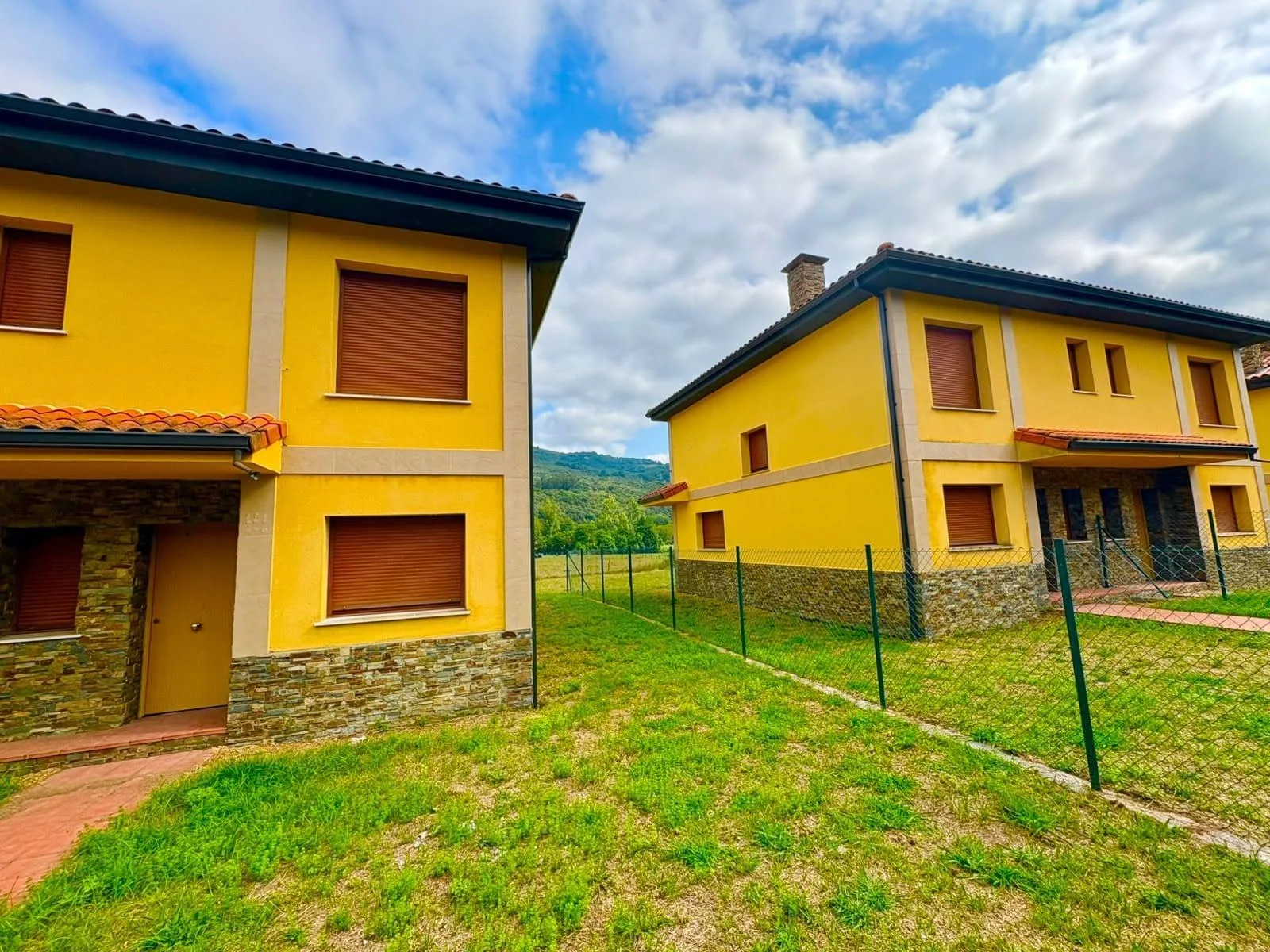 Chalet nuevo con jardín privado
