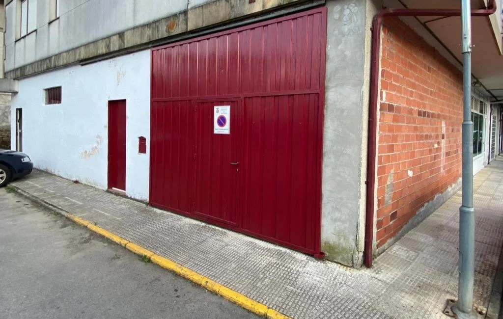 Exterior corner commercial unit in Gibaja