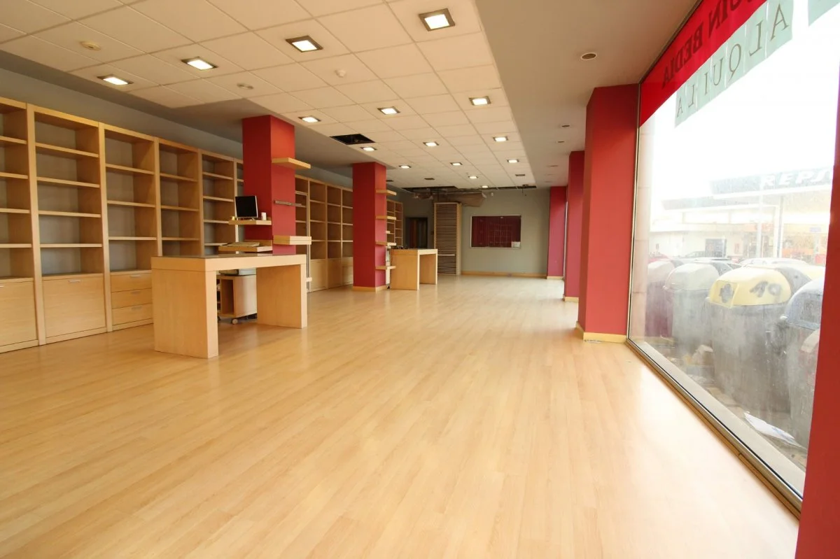 Local comercial de alta visibilidad en Santander