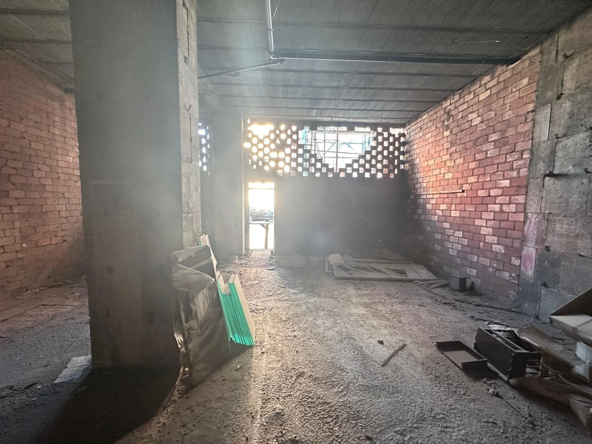 Raw commercial unit near Santander centre