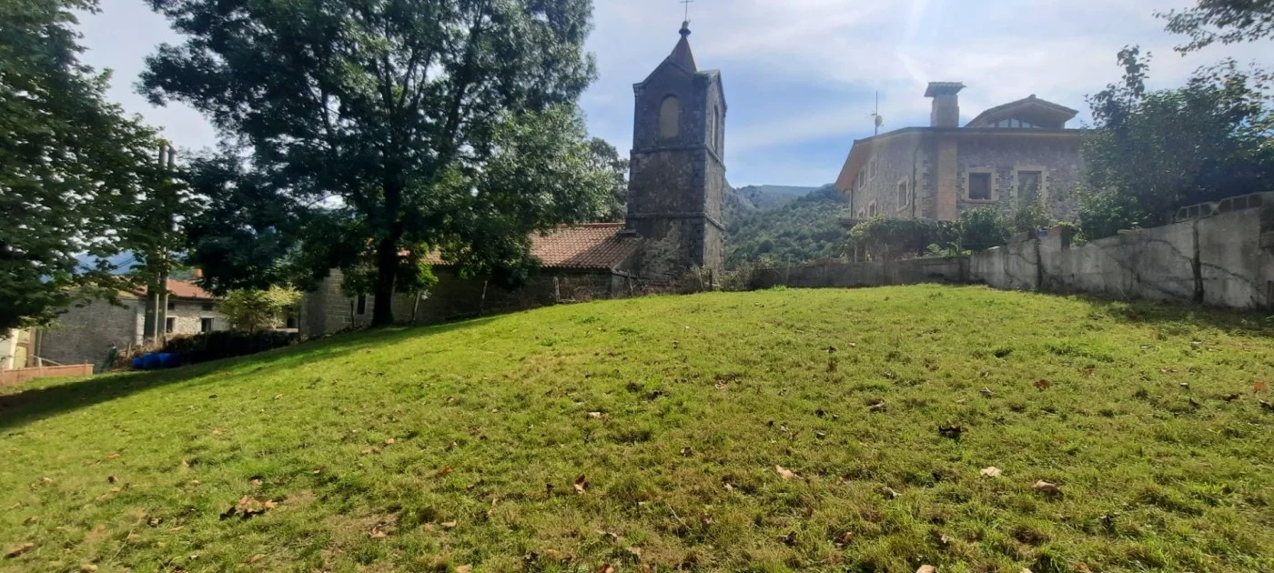 Terreno urbano en Bustablado, 2.200 m²