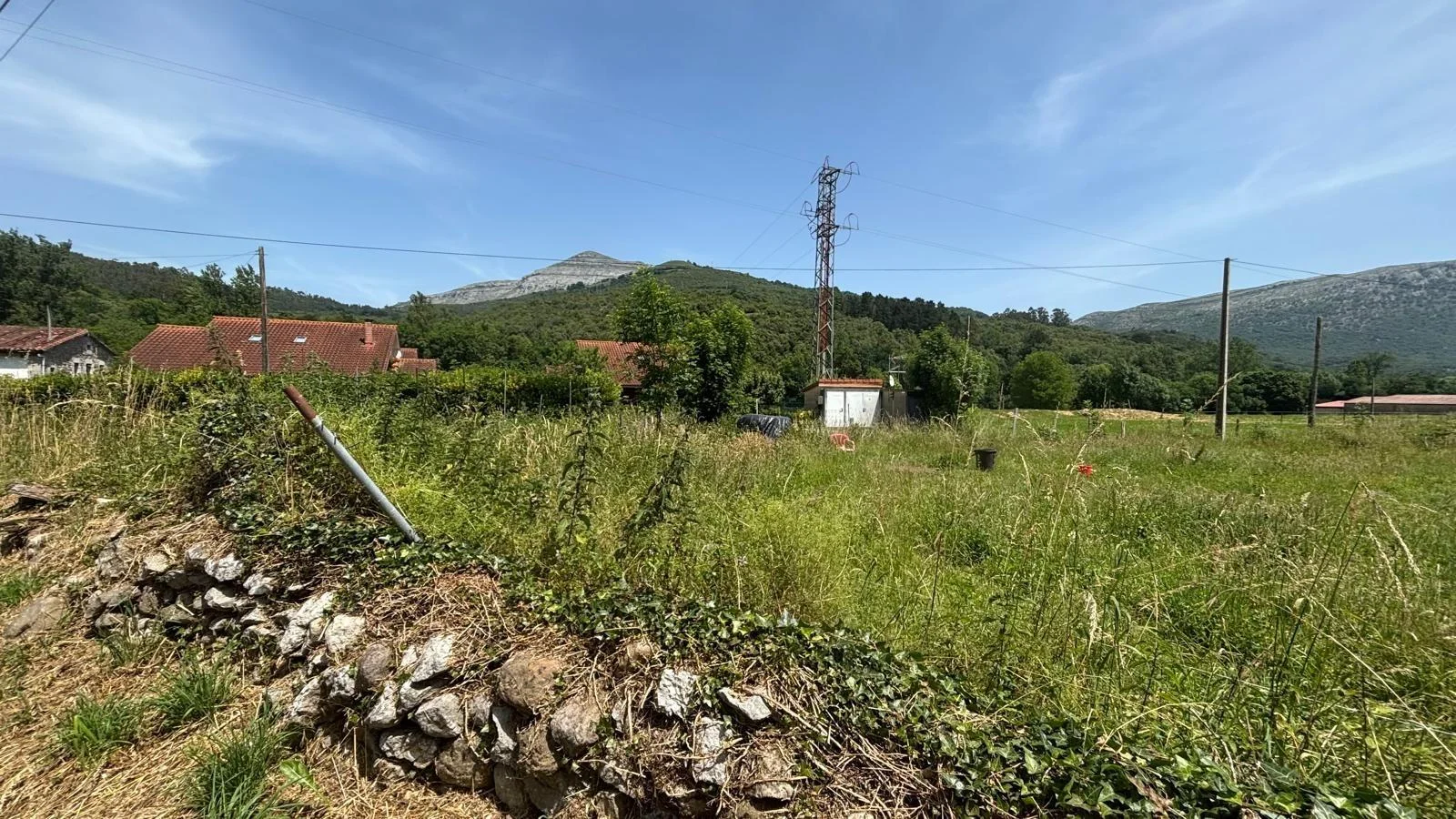 Urban plot with rural development potential