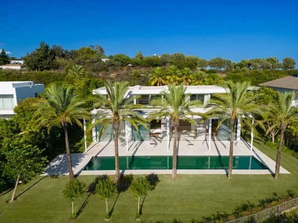 Villa en primera línea de golf con cuatro dormitorios