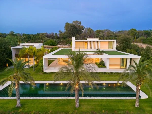Golf-front chalet with six bedrooms