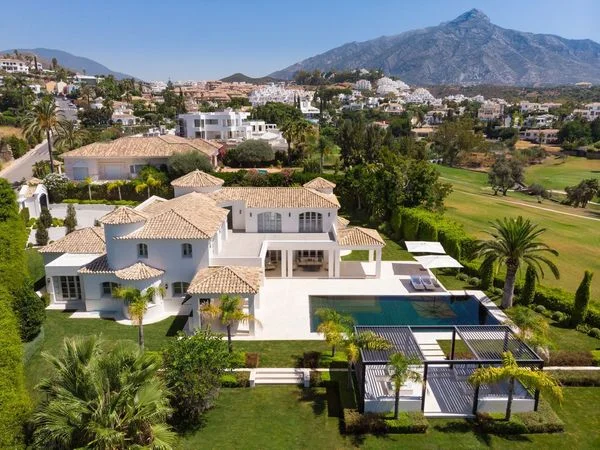 Villa frente al golf con seis dormitorios
