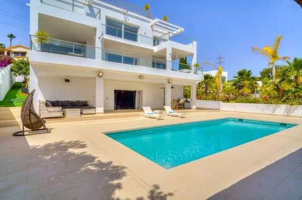 Contemporary El Rosario villa, 5 bedrooms