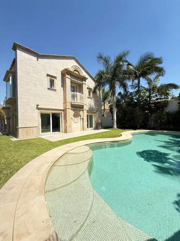 Mediterranean villa in Los Monteros, 480m²