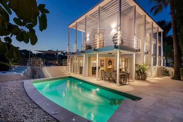 Villa reformada en Nueva Andalucía, 4 dormitorios