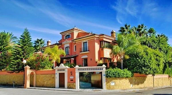 Villa en Milla de Oro, 5 dormitorios
