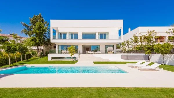 Chalet contemporáneo cerca del mar, 5 dormitorios