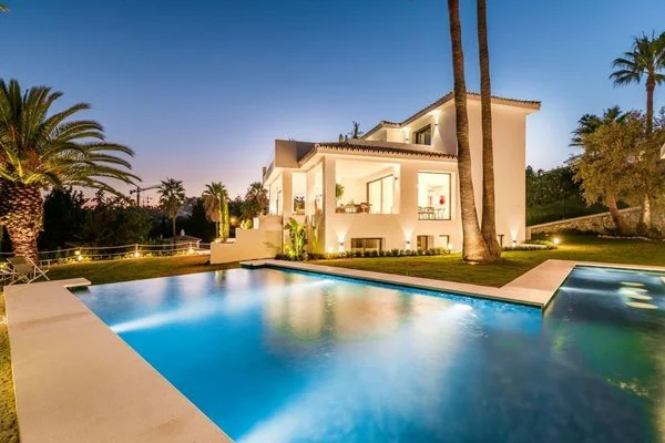 Villa reformada en Los Naranjos, 5 dormitorios