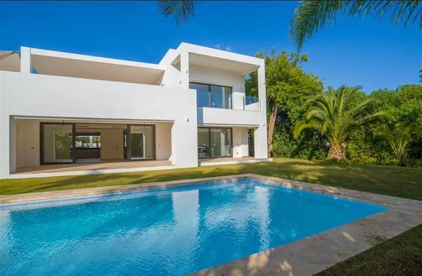 Villa costera reformada de cinco dormitorios