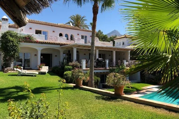 Luxury villa near Las Brisas, 5 bedrooms