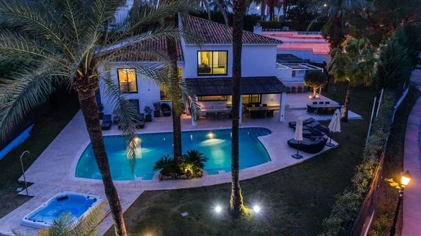 Renovated Nueva Andalucía villa, 4 bedrooms