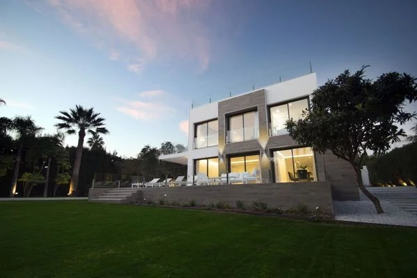 Villa moderna cerca del golf, cuatro dormitorios