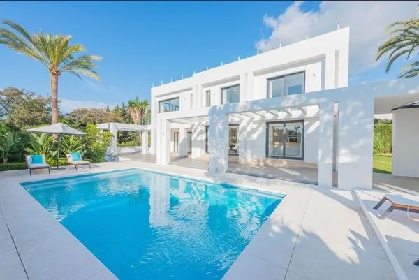 Villa reformada en Nagüeles, cuatro dormitorios