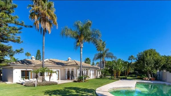 Villa renovada en Puerto Banús, 4 dormitorios