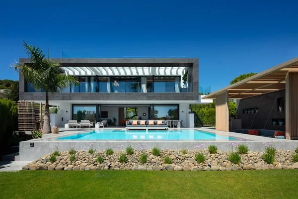 Contemporary villa with sea views
