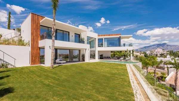 Modern Benahavís villa, six bedrooms