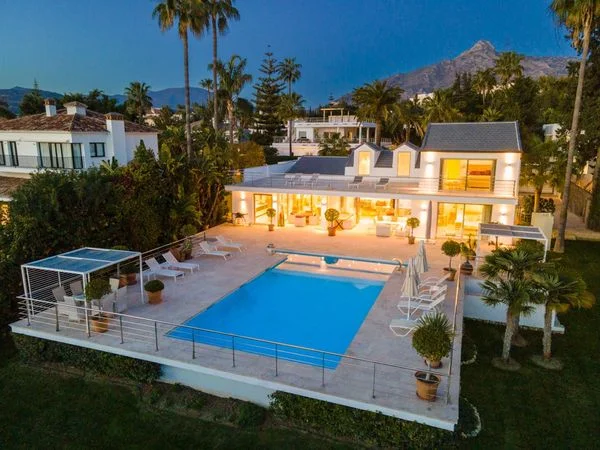 Villa primera línea de golf con cinco dormitorios